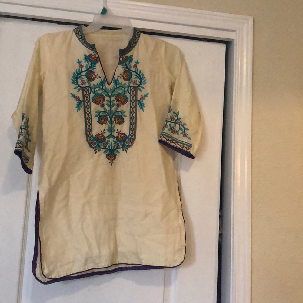 Tunic embroidered dress / shirt